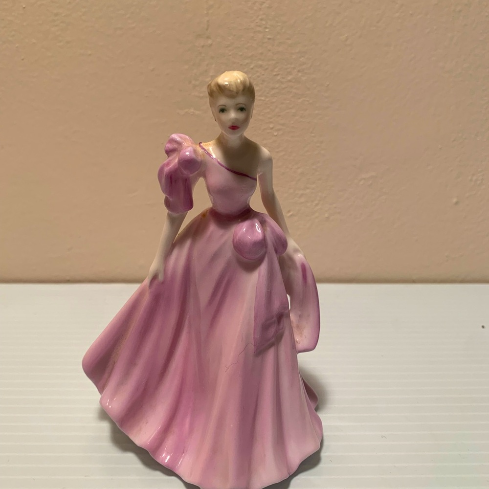 COALPORT FIGURINE LUCINDA 1993 MINT CONDITION